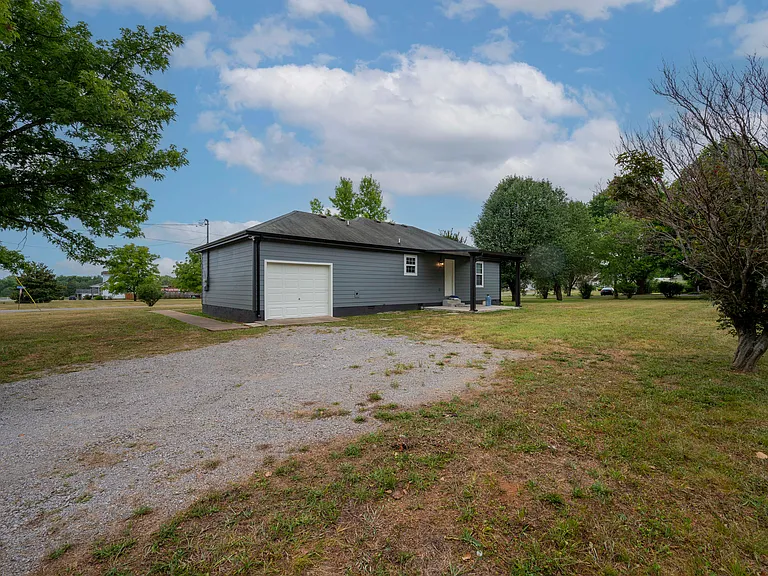 202 Caribou Trl — Photo 36