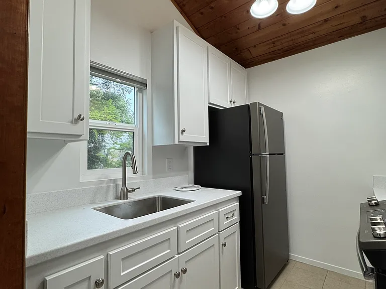 380 Branch St #A — Photo 17
