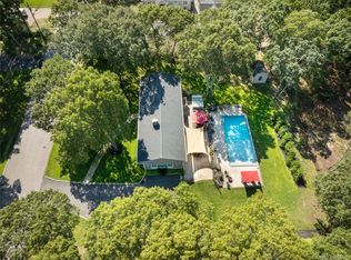 8 Foxboro Rd, Hampton Bays, NY 11946