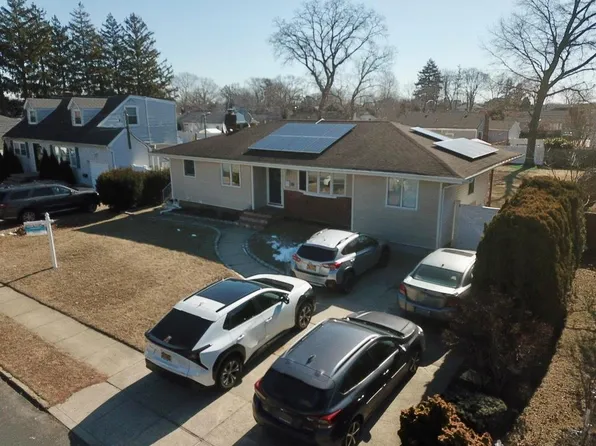 28 Prairie Drive, Babylon, NY 11703