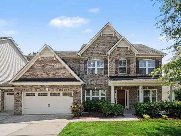 3527 Arnica Ct, Tega Cay, SC 29708