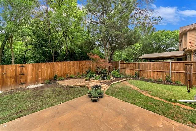 2417 Bonham Trl — Photo 42