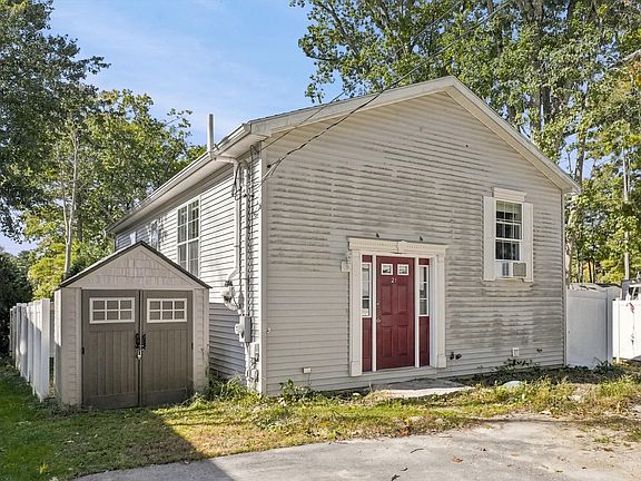 3rd image of 21 Browns Brook Rd