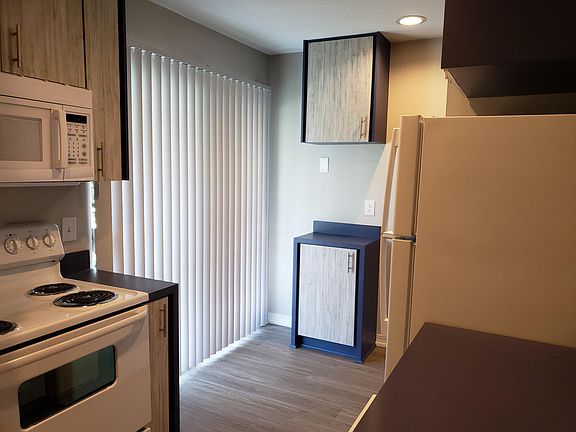 3rd image of 5011 W Colonial Dr APT 15