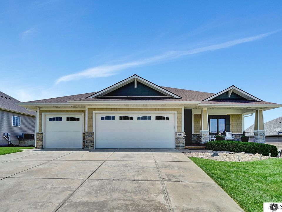 1st image of 7279 Hidden Valley Dr