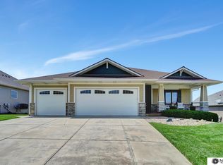 7279 Hidden Valley Dr, Lincoln, NE 68526