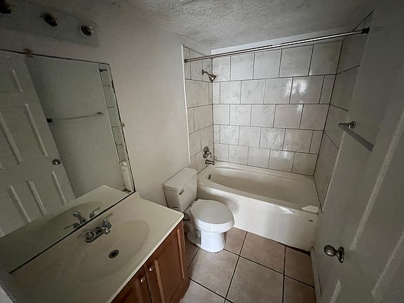 4th image of 27 W Crystal Ave #105