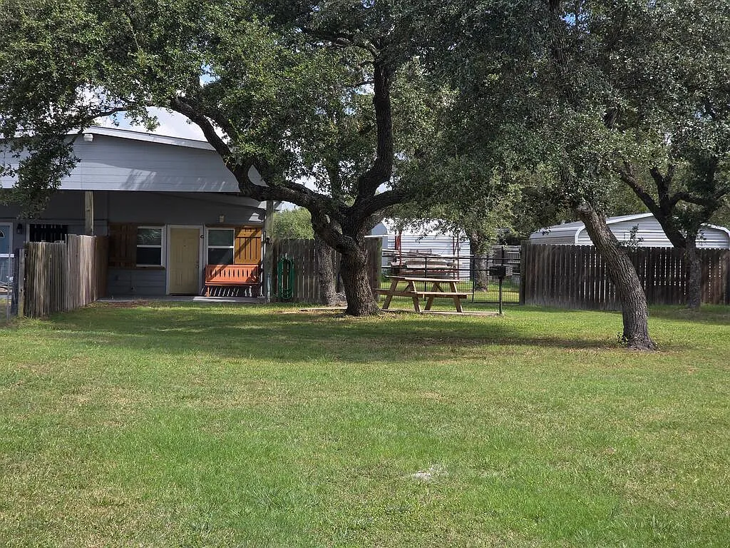 1 bed, 1.0 bath, 450 sqft, $1,100 — Photo 2