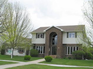 2123 S 38th St, Grand Forks, ND 58201
