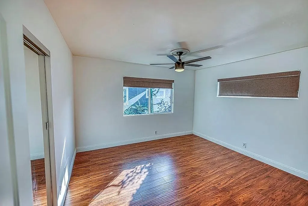 1588 West 36th Street, Unit 1588 1/2 — Photo 4