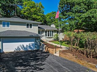 33236 N Cove Rd, Grayslake, IL 60030