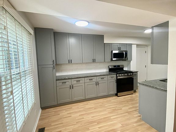 3rd image of 243 Redwood Ct