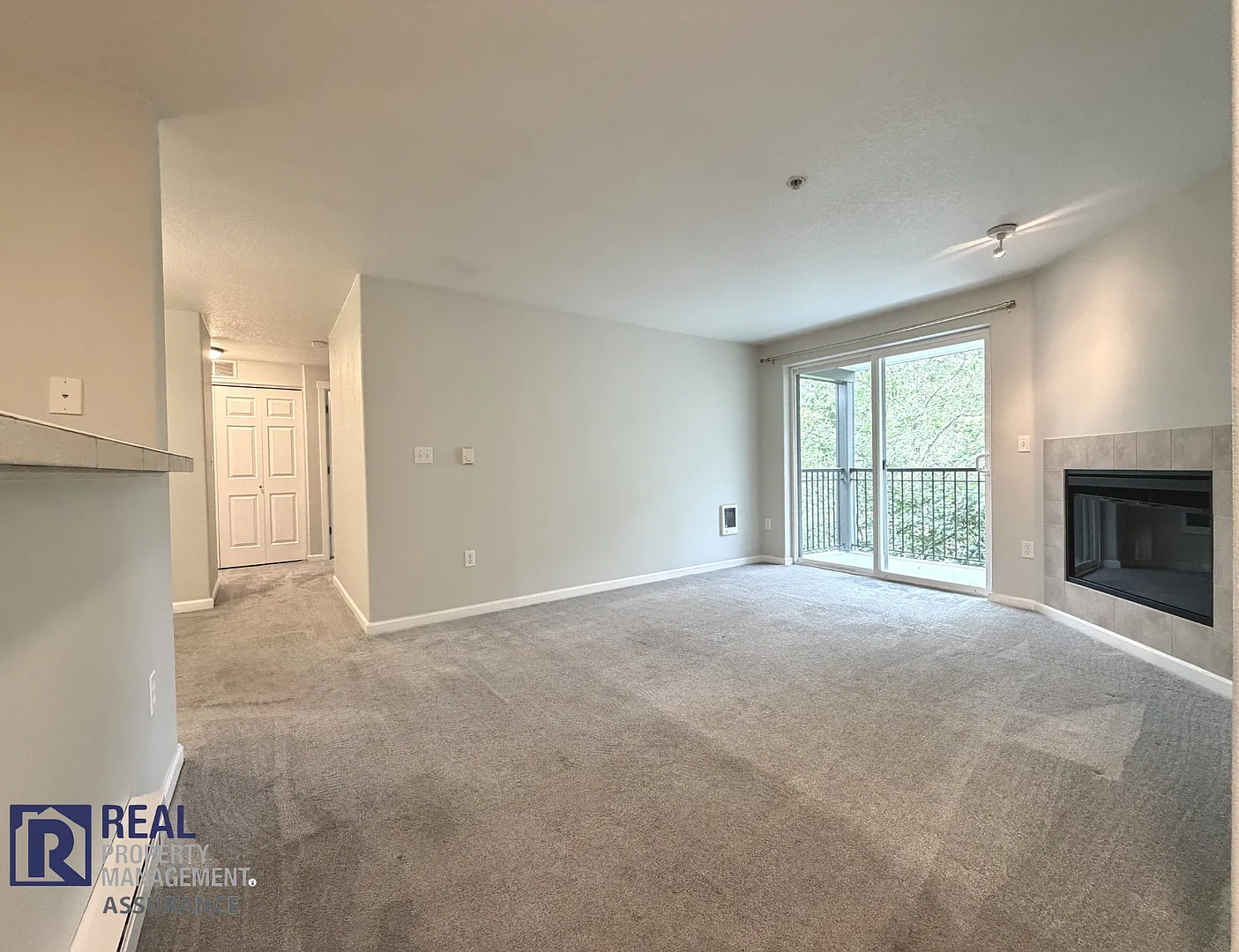 Tanasbourne 2BR/2BA Condo | Balcony, A/C & Covered Parking — Photo 2