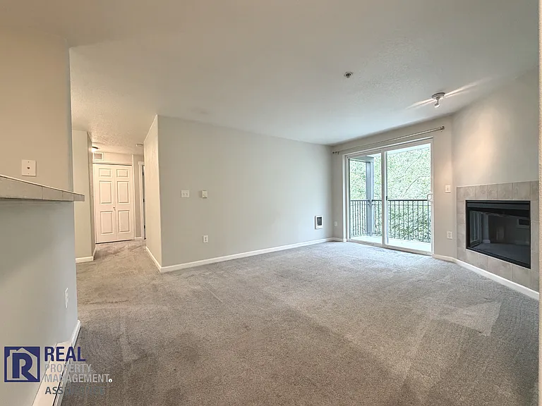 780 NW 185th Ave #305 — Photo 2