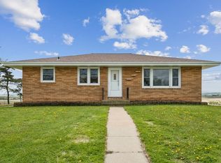 23080 Riegler Rd, Sherrill, IA 52073