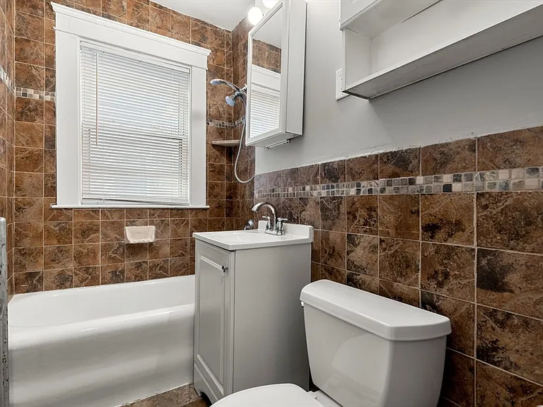 193 Florence St #1R — Photo 11