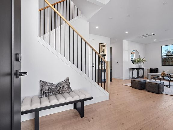 4th image of 101 Sunnyside Ct