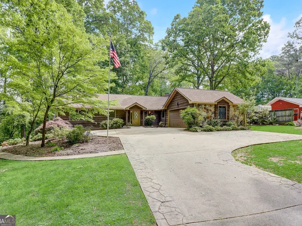 1894 Windburn Ct, Snellville, GA 30078