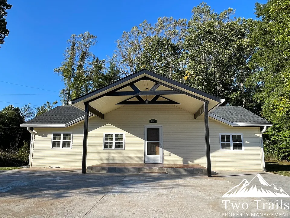 103 Evelyns Way