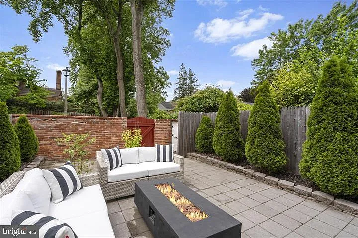 6707 Melrose Dr — Photo 27