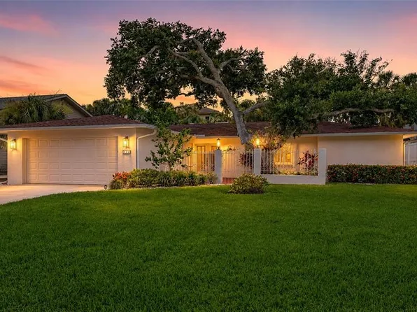 734 Birdsong Ln, Sarasota, FL 34242