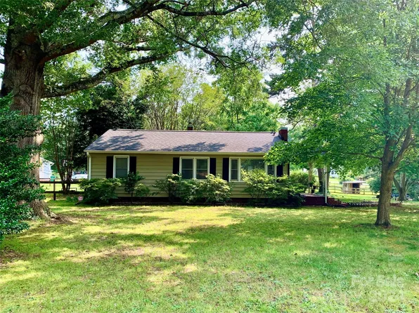 216 Radio Rd, Charlotte, NC 28216