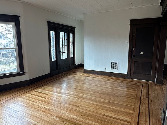 2nd image of 252 Cumberland Ave #2