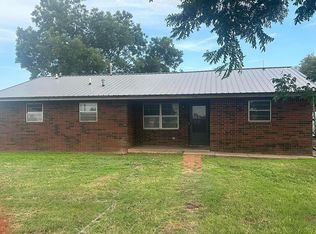 114 W Whitmer St, Sentinel, OK 73664