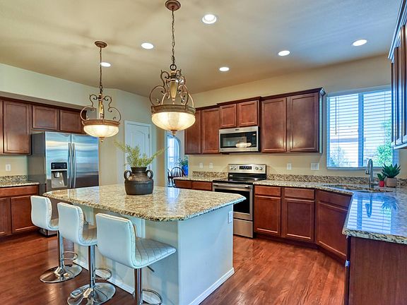 4th image of 7738 Desert Wind Dr