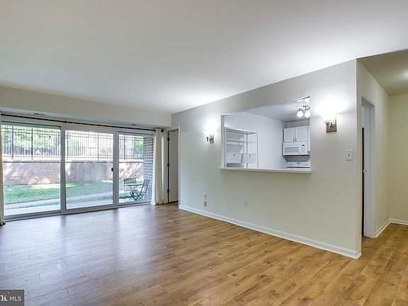 5th image of 9720 Kingsbridge Dr APT 2