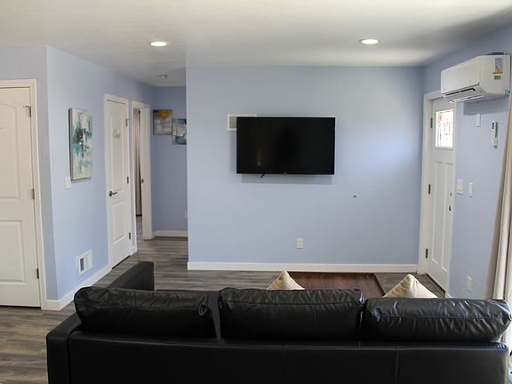 5th image of 437 E Empire St #2