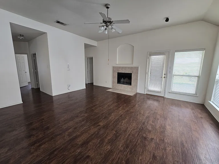 2410 Parkview Dr — Photo 9