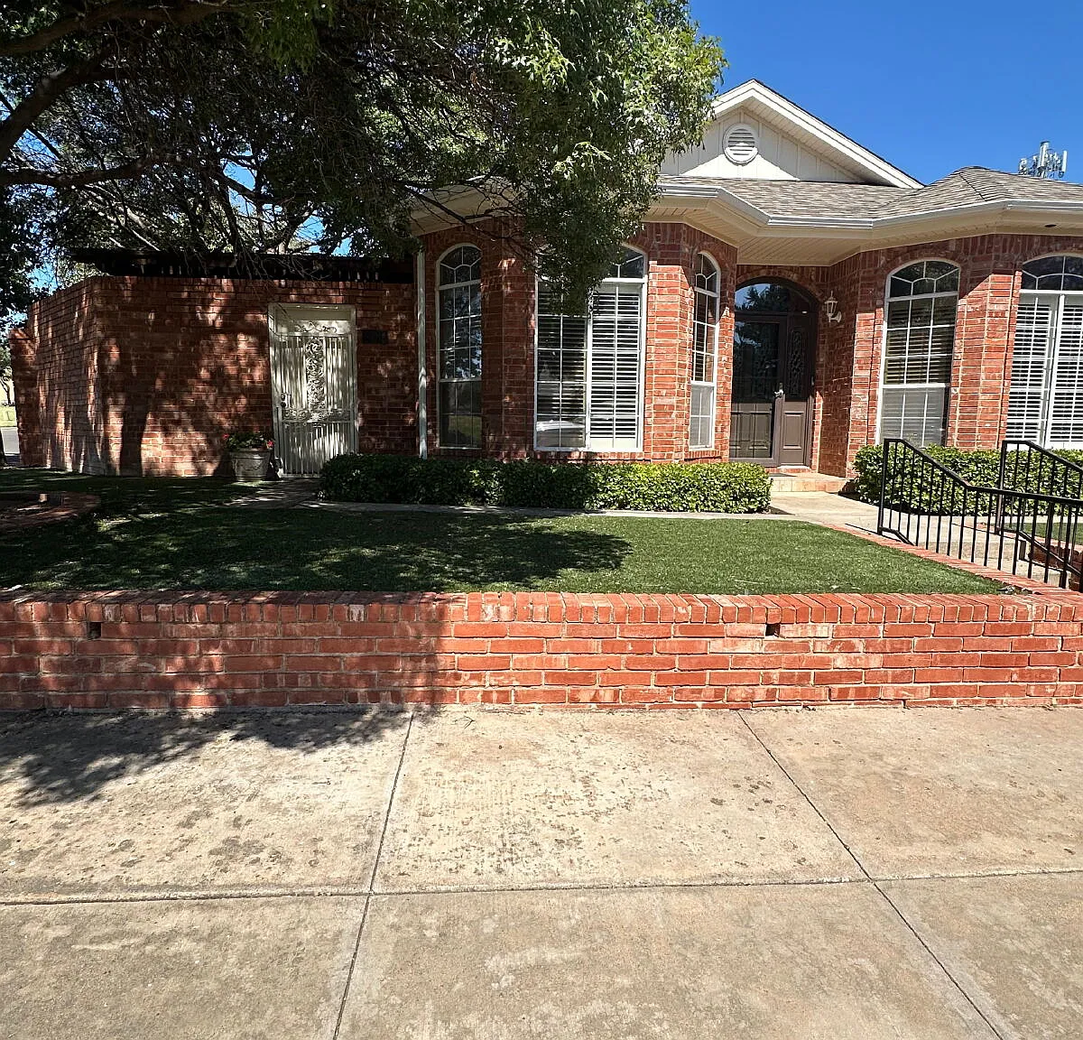 3 bed, 2.0 bath, 2274 sqft, $2,150 — Photo 2