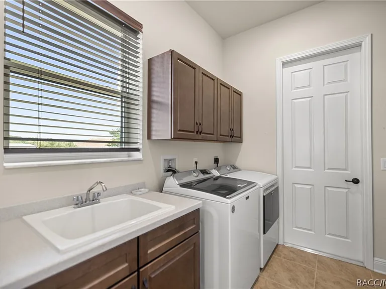1335 W Greenmeadow Path — Photo 39