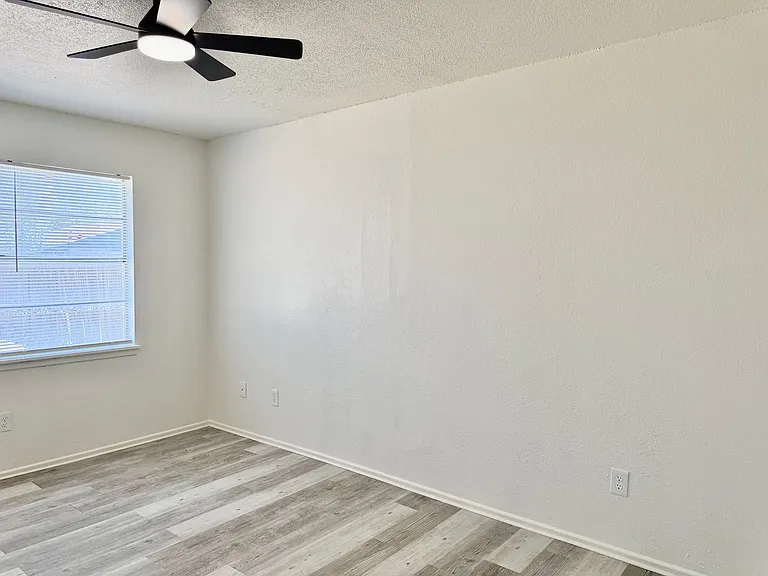 4615 Grinnell St #106 — Photo 11
