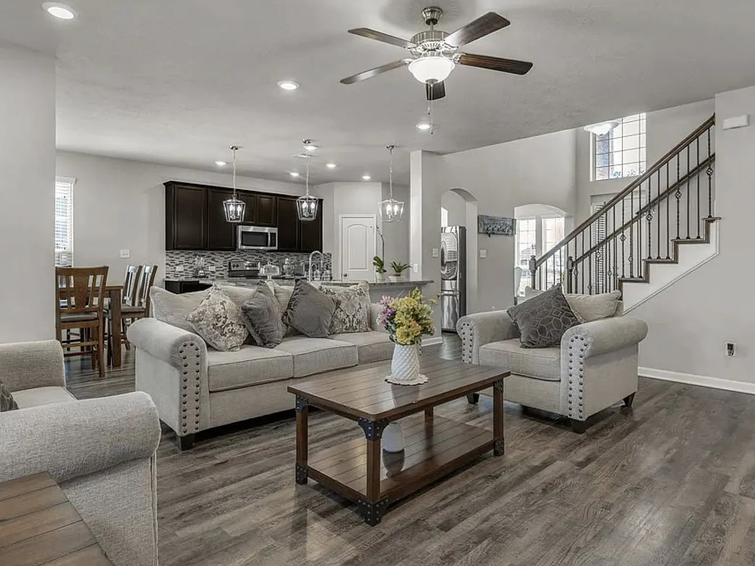 3 bed, 9457 sqft, $800 — Photo 2