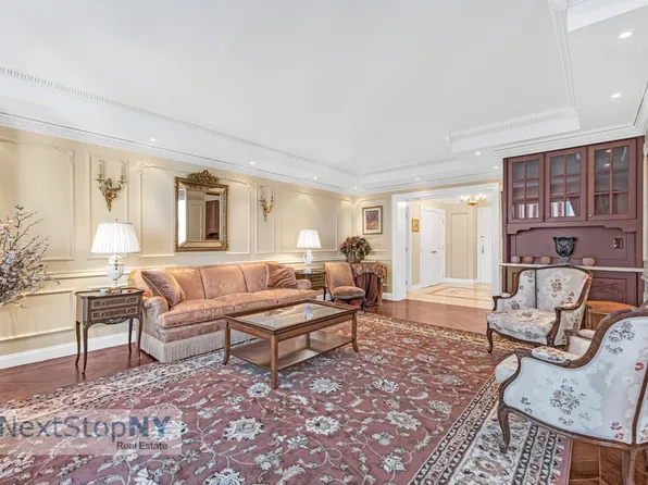 721 5th Avenue 48K image 2 of 12