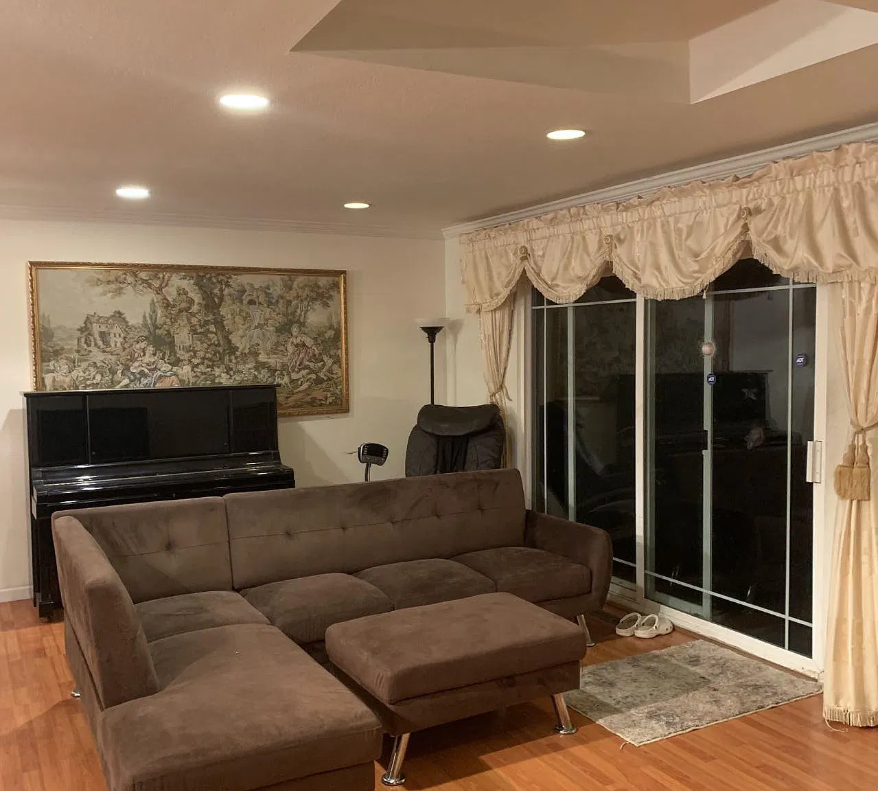 3 bed, 1200 sqft, $4,400 — Photo 3