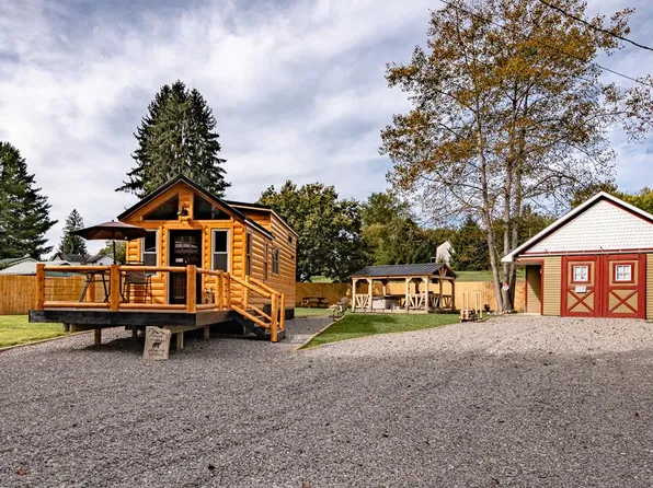 319 Ferry Ln, Pleasantville, PA 16341