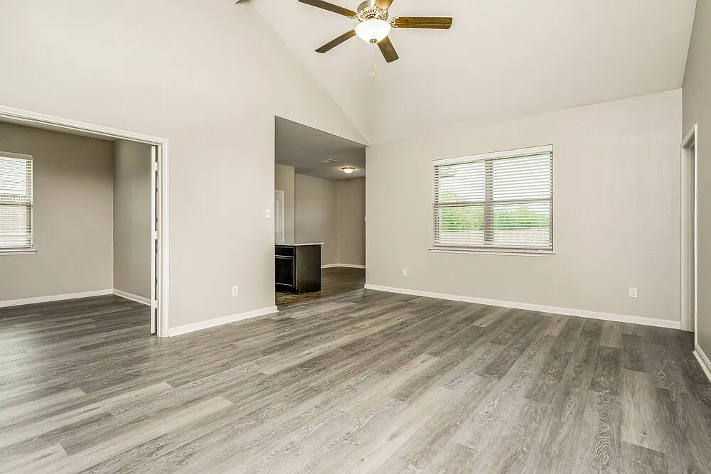 4 bed, 2.0 bath, 1656 sqft, $2,210 — Photo 3