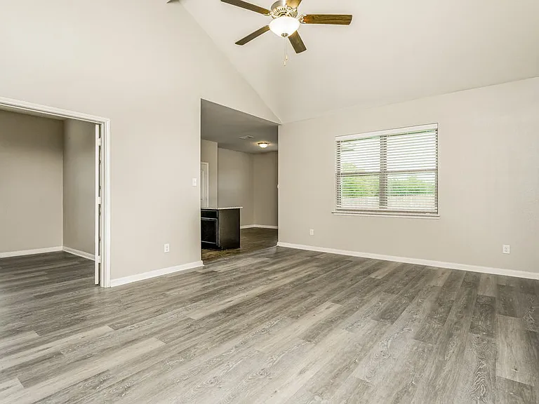 1403 Park Trails Blvd — Photo 3