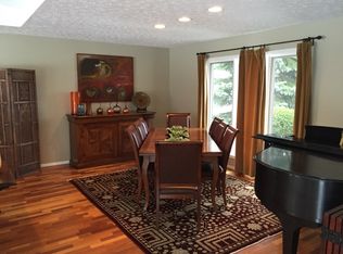 8853 Timber Edge Dr, North Ridgeville, OH 44039