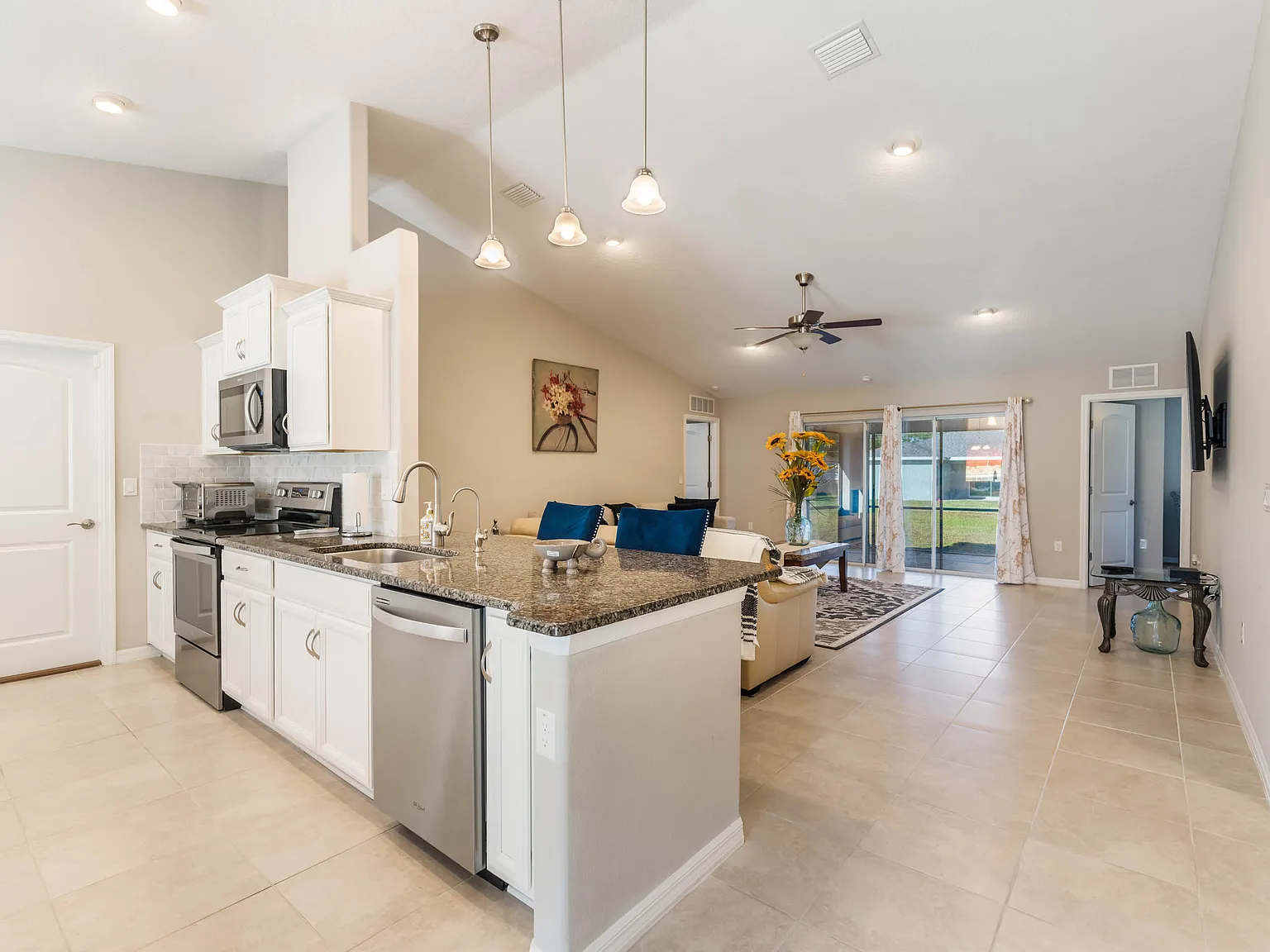 4 bed, 1891 sqft, $799 — Photo 3