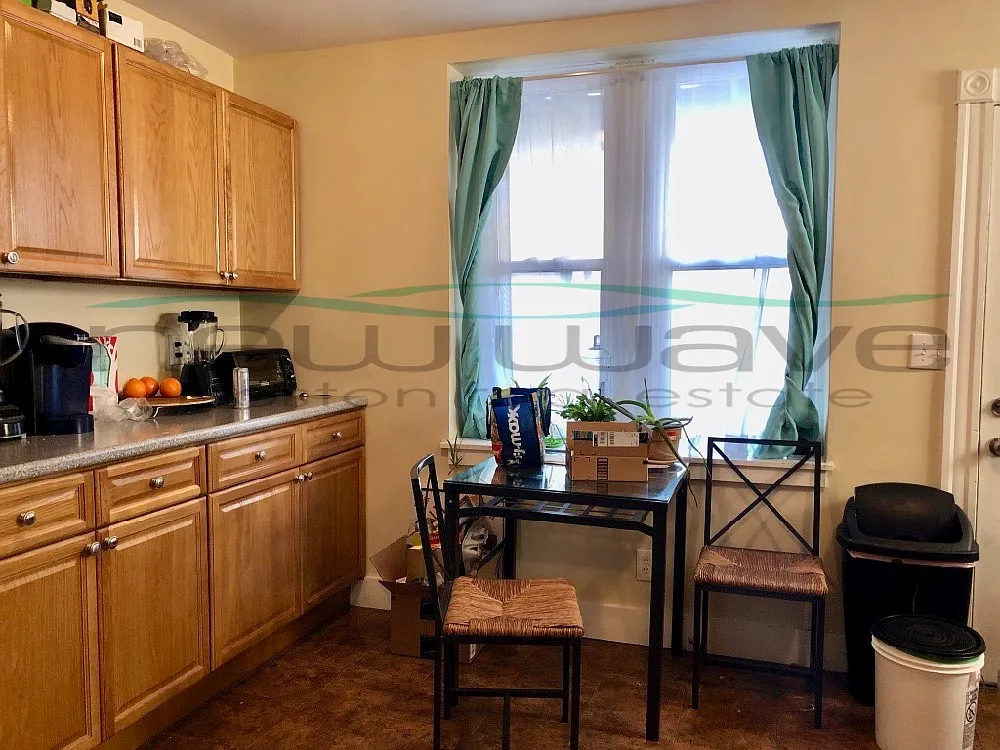 3 bed, 999 sqft, $4,800 — Photo 2