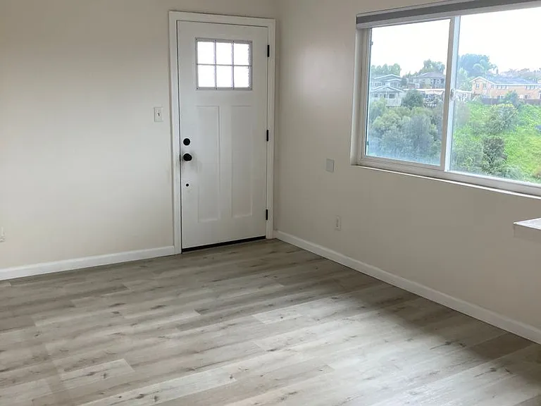 3826 Winona Ave, Contemporary upgrades and off-street parking — Photo 20