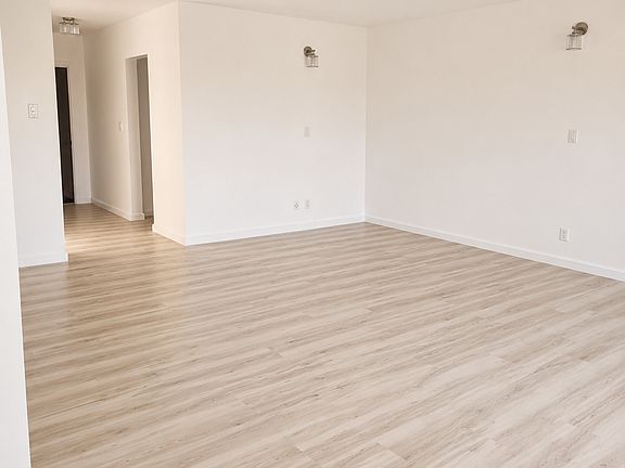 3rd image of 1178 N Kenmore Ave #4