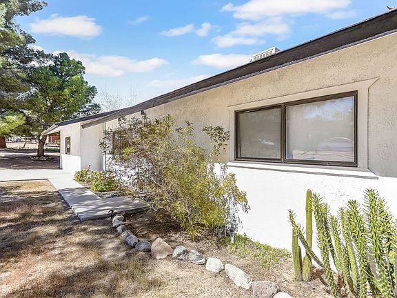 3rd image of 61680 Valley View Dr