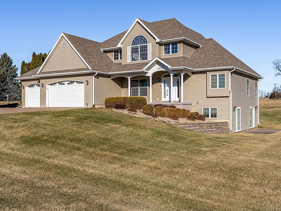 1st image of 2559 Canterbury Rd