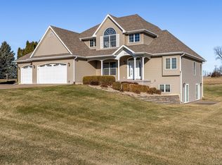 2559 Canterbury Rd, Muscatine, IA 52761