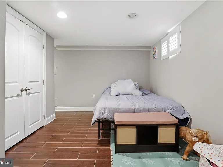 2147 S Oakland St — Photo 17